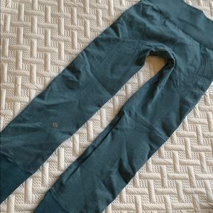 Lulu Lemon Teal Women’s Leggings